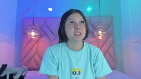 Snapshot of angelaa_cute chatting on June 9, 12:06 pm ANGELA online show from June 9, 12:06 pm