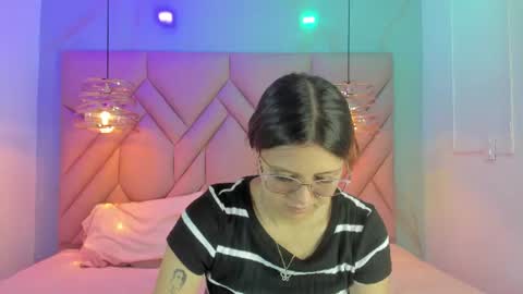 Snapshot of angelaa_cute chatting on June 15, 12:07 pm ANGELA online show from June 15, 12:07 pm
