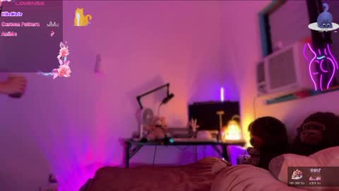 Snapshot of angelabigcock10 chatting on April 3, 9:02 pm Jamie online show from April 3, 9:02 pm