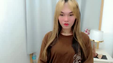 Snapshot of angelacharming_ chatting on September 29, 7:13 am angela online show from September 29, 7:13 am