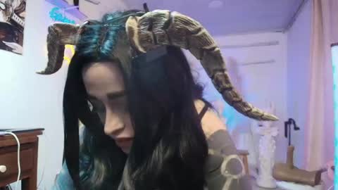 Snapshot of angelacianuro_2 chatting on April 19, 5:07 am Angela Cianuro online show from April 19, 5:07 am