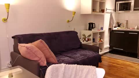 Angela online show from March 16, 8:35 pm