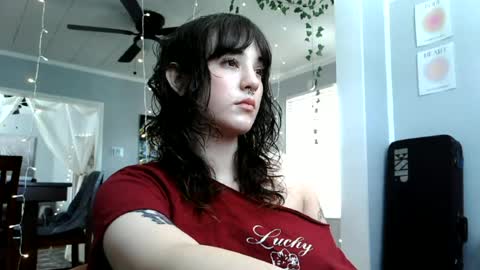 Snapshot of angelalice555 chatting on June 24, 6:18 pm angelalice555 online show from June 24, 6:18 pm