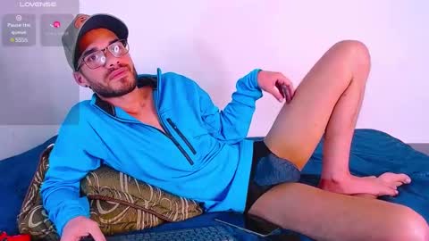 Snapshot of angelandfranco chatting on February 14, 1:02 am AngelFranco online show from February 14, 1:02 am