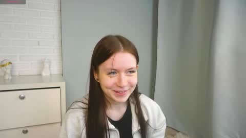 angelapratt online show from April 14, 3:29 pm