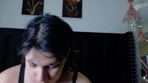 Snapshot of angelarumiee chatting on November 23, 7:35 pm Angela online show from November 23, 7:35 pm