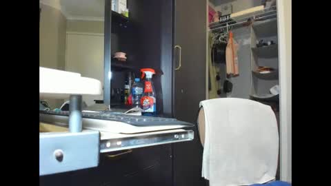 Snapshot of angelchezcka chatting on April 3, 10:24 am cheche online show from April 3, 10:24 am