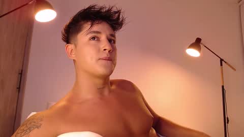 Snapshot of angelcossio chatting on October 5, 12:53 am Angel online show from October 5, 12:53 am