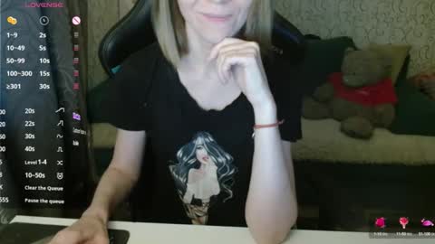 Snapshot of angelcute32 chatting on October 14, 2:40 pm AngelCute32 online show from October 14, 2:40 pm