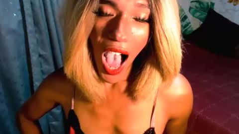 Snapshot of angeldark_satisfactionxxx chatting on November 4, 5:17 am ANGELDARK online show from November 4, 5:17 am