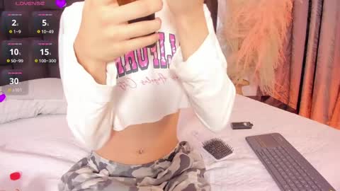 Snapshot of angeldoll_1 chatting on May 24, 8:52 am Angel Doll online show from May 24, 8:52 am