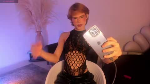 Snapshot of angeldoll_1 chatting on June 12, 5:06 am Angel Doll online show from June 12, 5:06 am