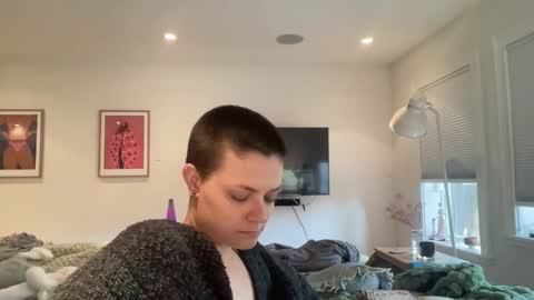 Snapshot of angeleleven11 chatting on February 18, 8:36 pm angeleleven11 online show from February 18, 8:36 pm