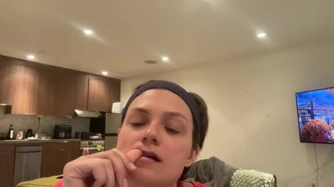 Snapshot of angeleleven11 chatting on September 21, 3:08 am angeleleven11 online show from September 21, 3:08 am