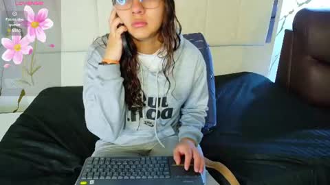 Snapshot of angeles_azul chatting on June 12, 1:21 pm angel online show from June 12, 1:21 pm