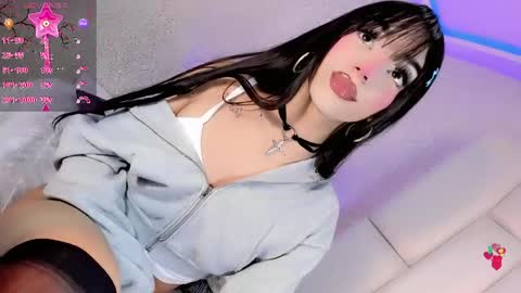 Snapshot of angeles_bust chatting on May 4, 8:38 pm angeles_bust online show from May 4, 8:38 pm