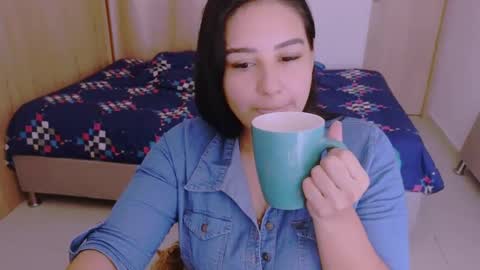 Snapshot of angeleslinda chatting on December 7, 10:06 pm anastasia online show from December 7, 10:06 pm