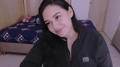 Snapshot of angeleslinda chatting on December 8, 9:19 pm anastasia online show from December 8, 9:19 pm