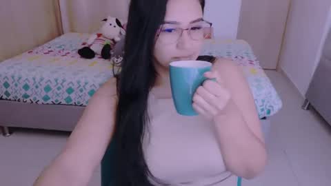 Snapshot of angeleslinda chatting on December 10, 7:43 pm anastasia online show from December 10, 7:43 pm