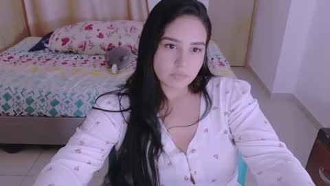 Snapshot of angeleslinda chatting on December 20, 12:19 am anastasia online show from December 20, 12:19 am