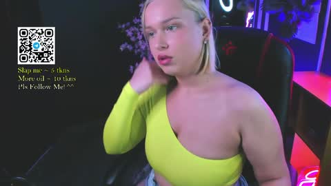 Snapshot of angelic_coy chatting on April 9, 11:04 am Angelic beauty online show from April 9, 11:04 am