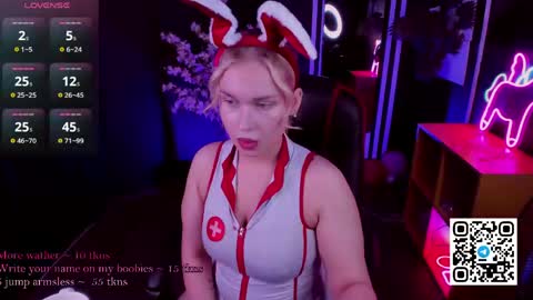 Snapshot of angelic_coy chatting on April 21, 11:49 am Angelic beauty online show from April 21, 11:49 am