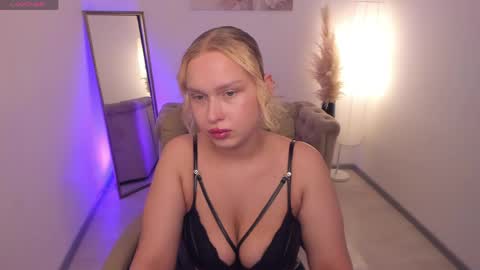 Snapshot of angelic_coy chatting on May 20, 11:05 am Angelic beauty online show from May 20, 11:05 am