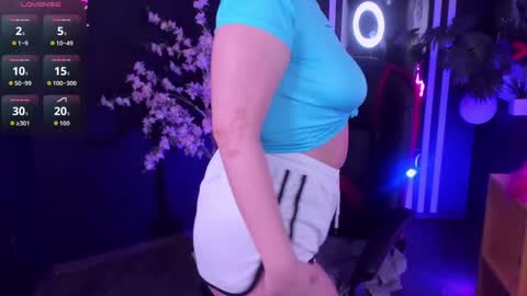 Snapshot of angelic_coy chatting on June 1, 11:01 am Angelic beauty online show from June 1, 11:01 am