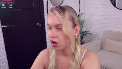 Snapshot of angelic_coy chatting on June 7, 11:25 am Angelic beauty online show from June 7, 11:25 am