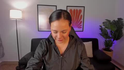 Snapshot of angelica_cross chatting on June 1, 7:48 pm Angelica Cross online show from June 1, 7:48 pm