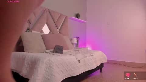 Snapshot of angelica_cross chatting on June 9, 8:09 pm Angelica Cross online show from June 9, 8:09 pm