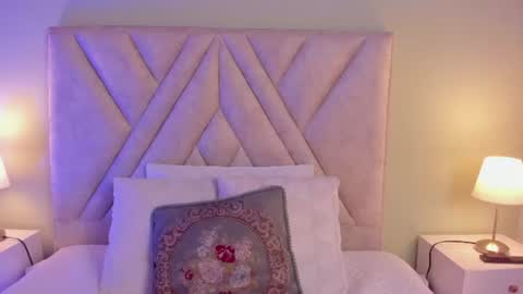 Snapshot of angelica_cross chatting on July 23, 6:39 pm Angelica Cross online show from July 23, 6:39 pm