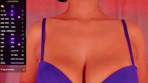 Snapshot of angelica_hot19 chatting on May 5, 3:53 pm angelica_hot19 online show from May 5, 3:53 pm