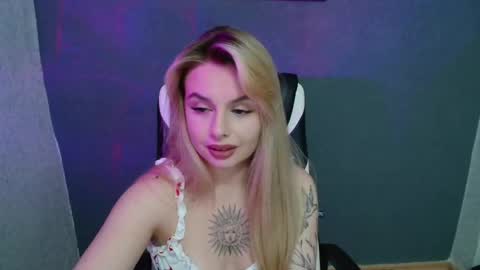 Snapshot of angelicablanch chatting on September 12, 9:04 pm angelicablanch online show from September 12, 9:04 pm