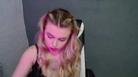 Snapshot of angelicablanch chatting on September 17, 9:16 pm angelicablanch online show from September 17, 9:16 pm