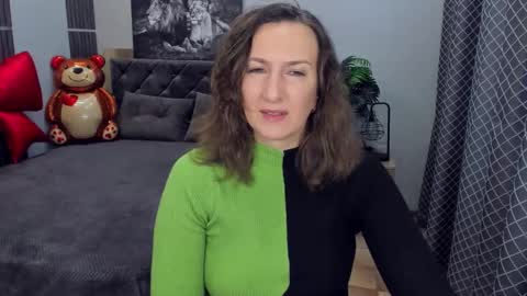 Snapshot of angelicacream chatting on February 15, 6:32 am AngelicaCream online show from February 15, 6:32 am