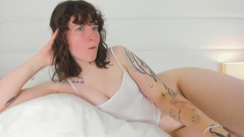 Snapshot of angelicmoon chatting on July 4, 2:29 am Angelic online show from July 4, 2:29 am