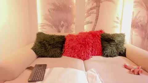 Snapshot of angelierose_ chatting on July 25, 1:19 pm Angelie Rose online show from July 25, 1:19 pm