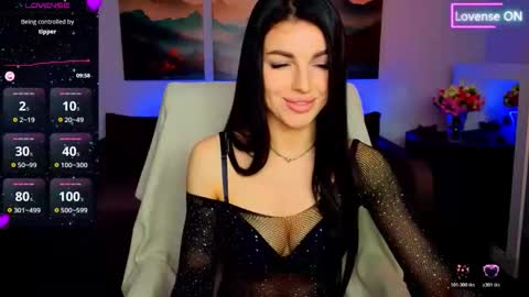 Snapshot of angelina_clark chatting on May 6, 6:30 am Angelina online show from May 6, 6:30 am