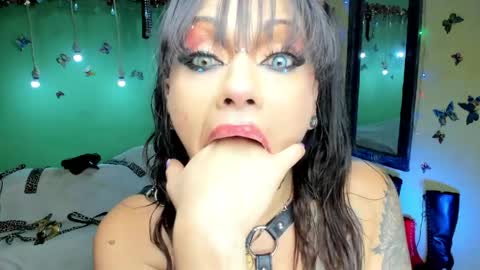 Snapshot of angelina_james_ chatting on May 14, 10:49 pm Angelina online show from May 14, 10:49 pm