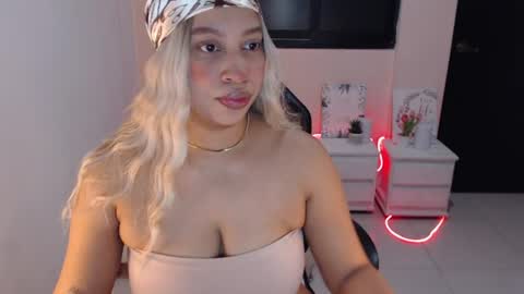Snapshot of angelina_mia chatting on July 24, 4:32 am angeli online show from July 24, 4:32 am