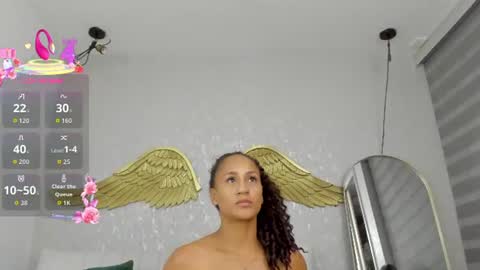 Snapshot of angelina_ruspoli chatting on June 24, 11:09 am Angelina online show from June 24, 11:09 am
