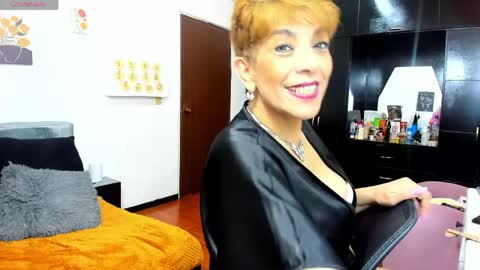 Snapshot of angelina_stone_65 chatting on May 27, 1:57 am Angelina online show from May 27, 1:57 am