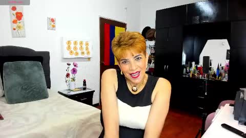 Snapshot of angelina_stone_65 chatting on July 10, 11:40 pm Angelina online show from July 10, 11:40 pm