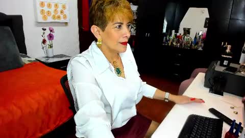 Snapshot of angelina_stone_65 chatting on July 14, 11:43 pm Angelina online show from July 14, 11:43 pm