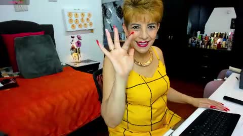 Snapshot of angelina_stone_65 chatting on July 19, 11:08 pm Angelina online show from July 19, 11:08 pm