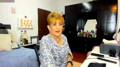 Snapshot of angelina_stone_65 chatting on August 4, 11:40 pm Angelina online show from August 4, 11:40 pm