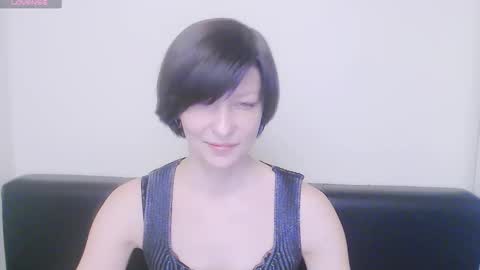 Snapshot of angelinalov_ chatting on February 4, 10:54 am Angelina online show from February 4, 10:54 am