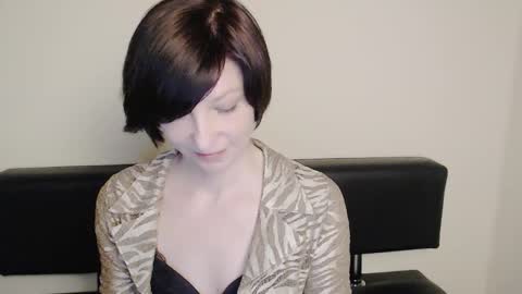 Snapshot of angelinalov_ chatting on February 8, 10:39 am Angelina online show from February 8, 10:39 am