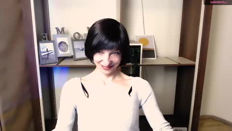 Snapshot of angelinalov_ chatting on November 1, 7:43 am Angelina online show from November 1, 7:43 am